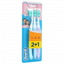 Oral-B Delicate White Medium Toothbrush