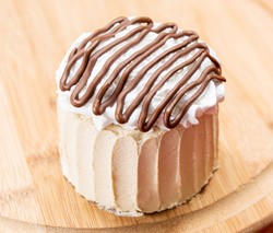 Mini Chocolate Cake with Peanut Butter
