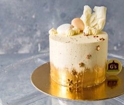 Mini Lush White Eid Cake (Serves up to 2 People)