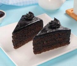 Chocolate Fudge Cake Slices