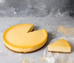 Baked Cheesecake 8 Inch (Serves up to 15 People)